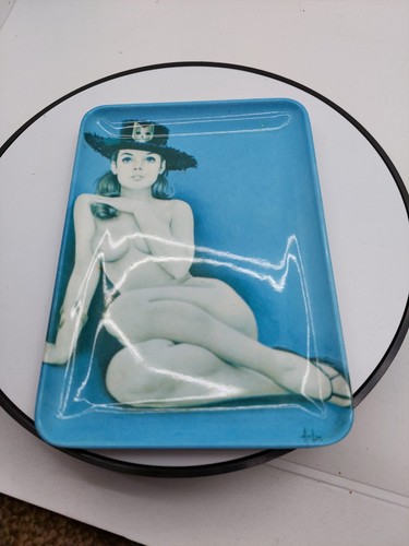 Rectangular tray featuring - tray,